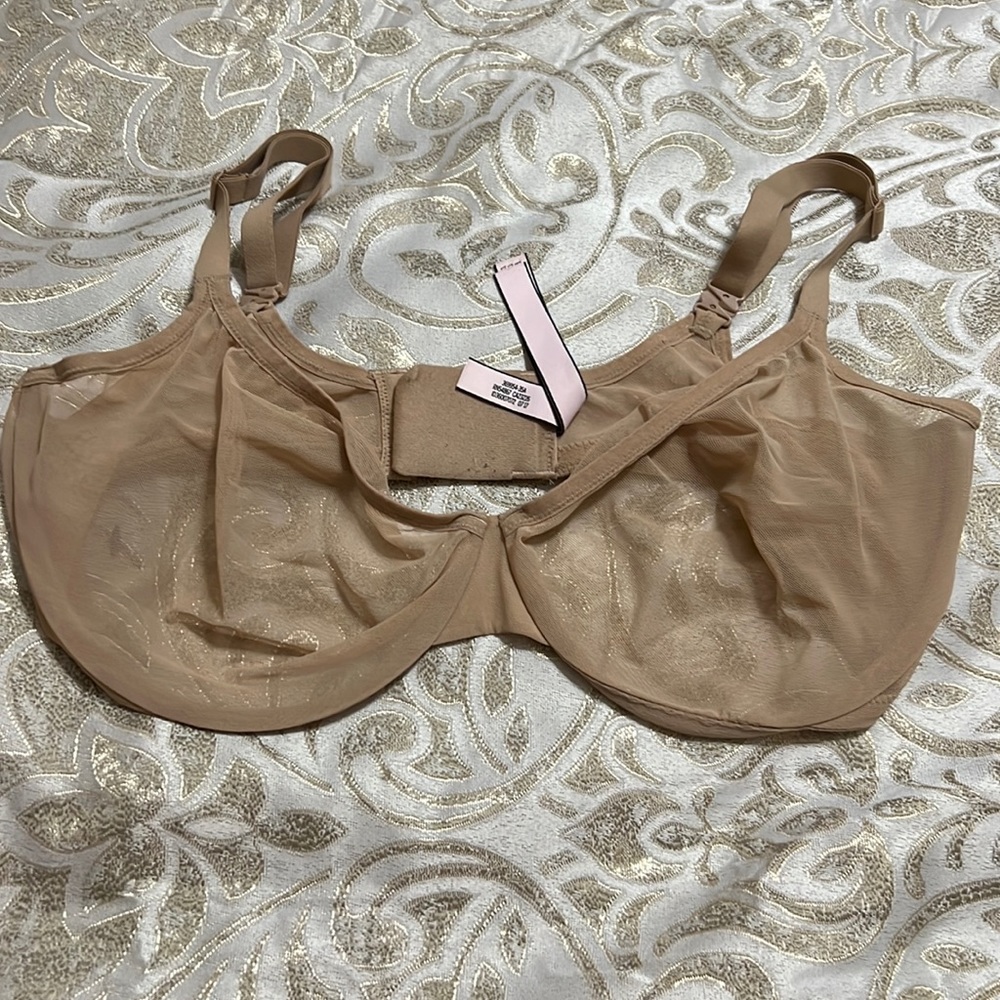 Victoria’s Secret Body by Victoria unlined Demi